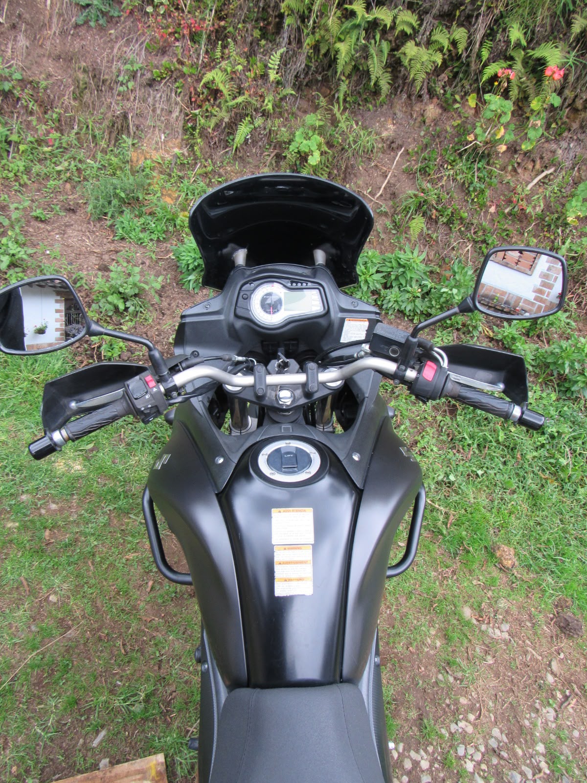 Suzuki VStrom — foto 9 de 10