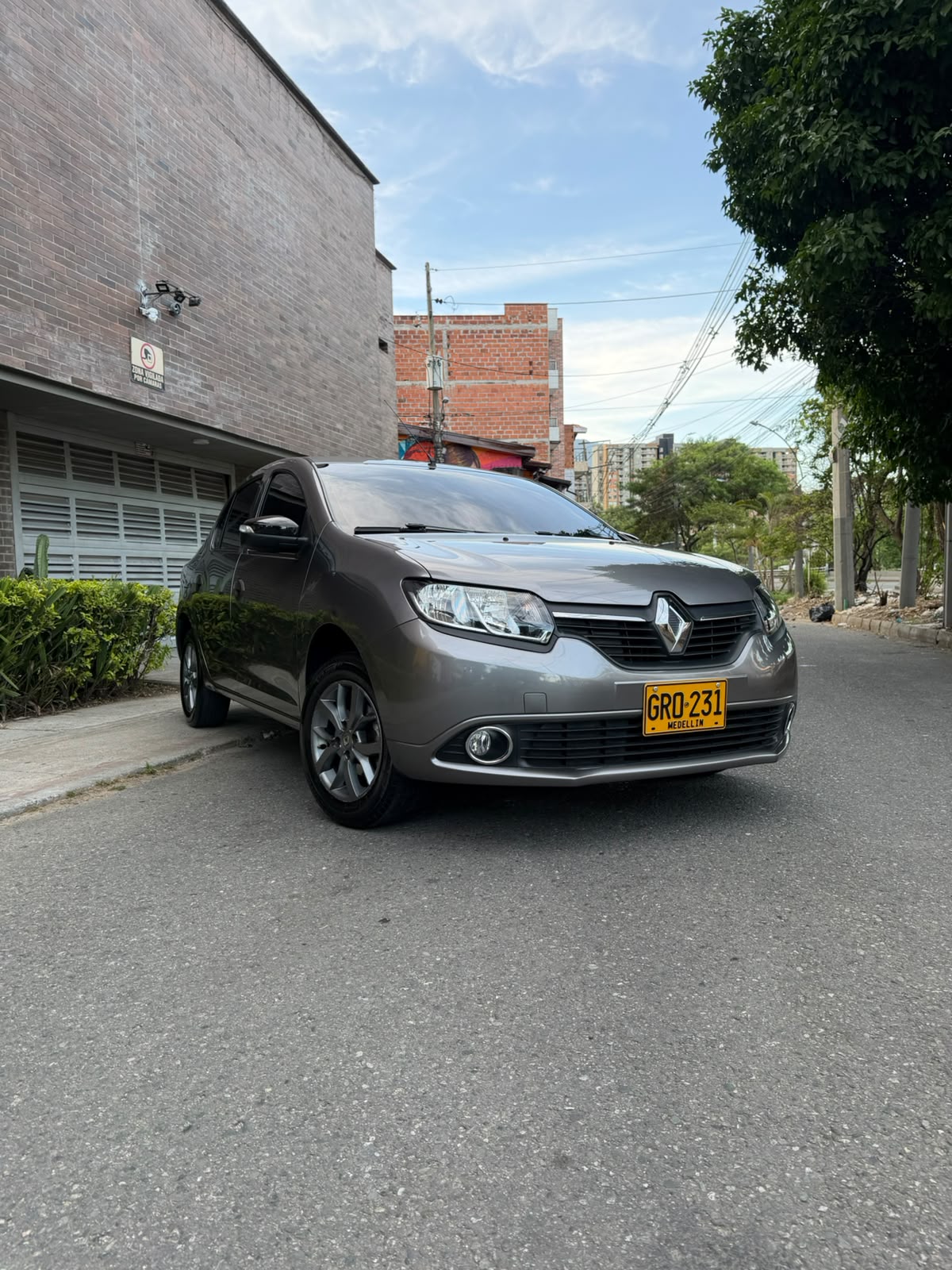 Renault Logan — foto 2 de 12