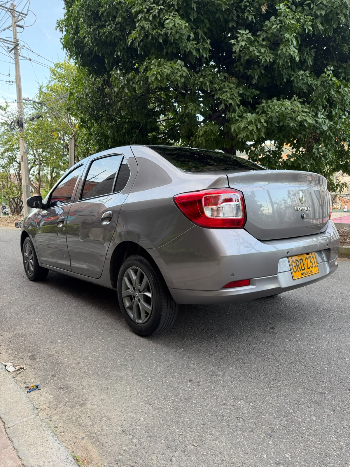 Renault Logan — foto 4 de 12