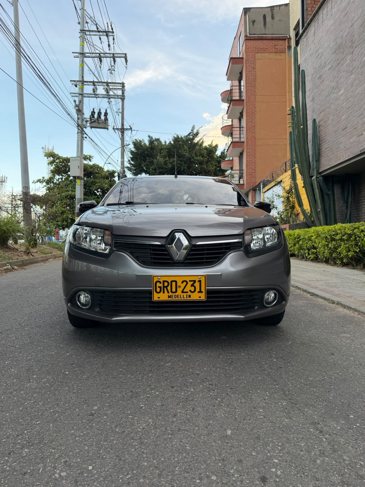 Renault Logan — foto 5 de 12