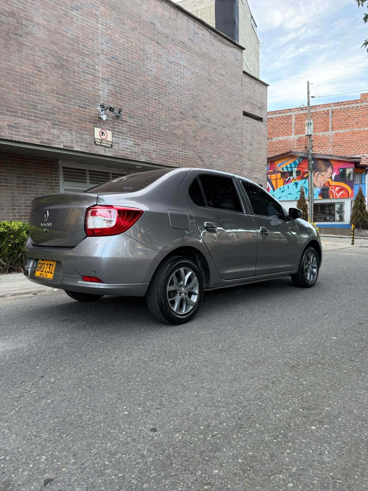 Renault Logan — foto 6 de 12