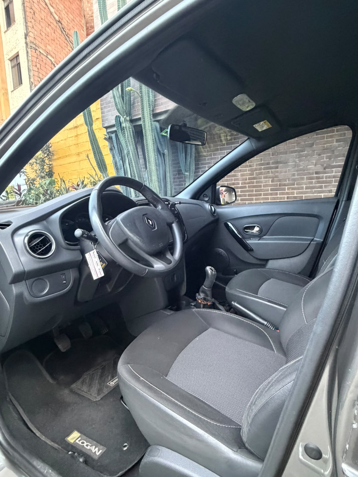 Renault Logan — foto 7 de 12