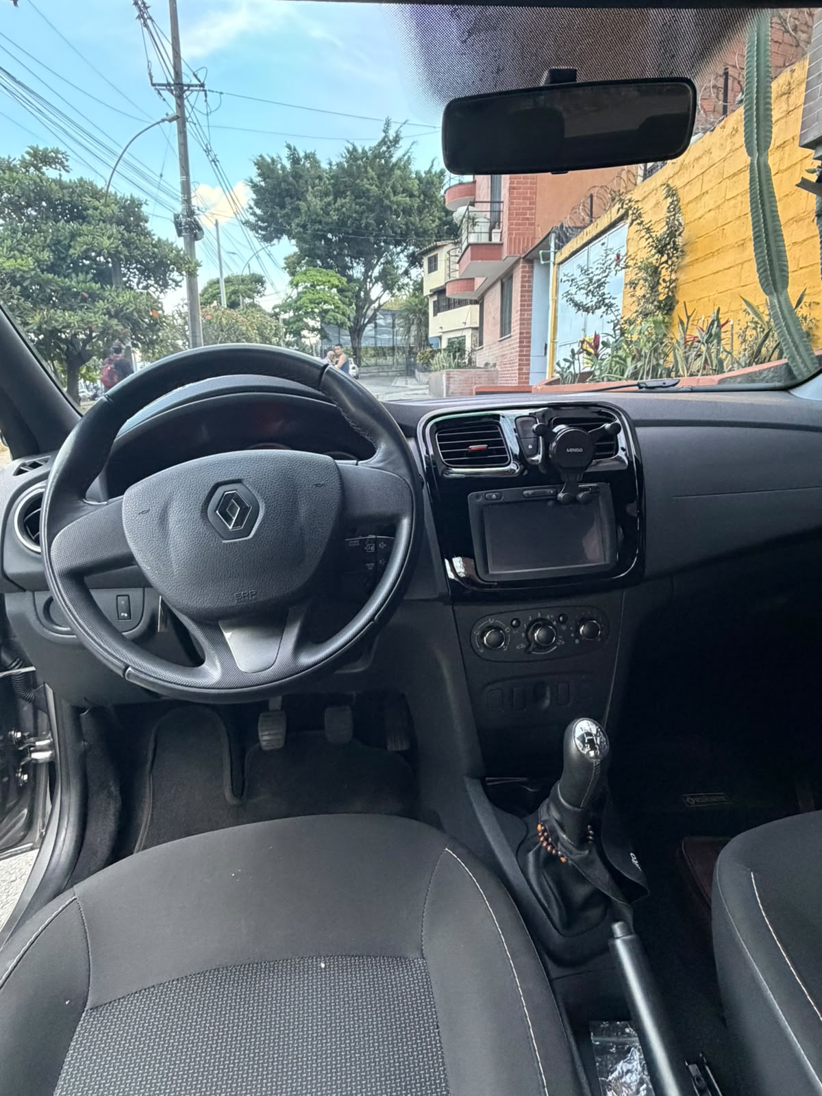 Renault Logan — foto 9 de 12