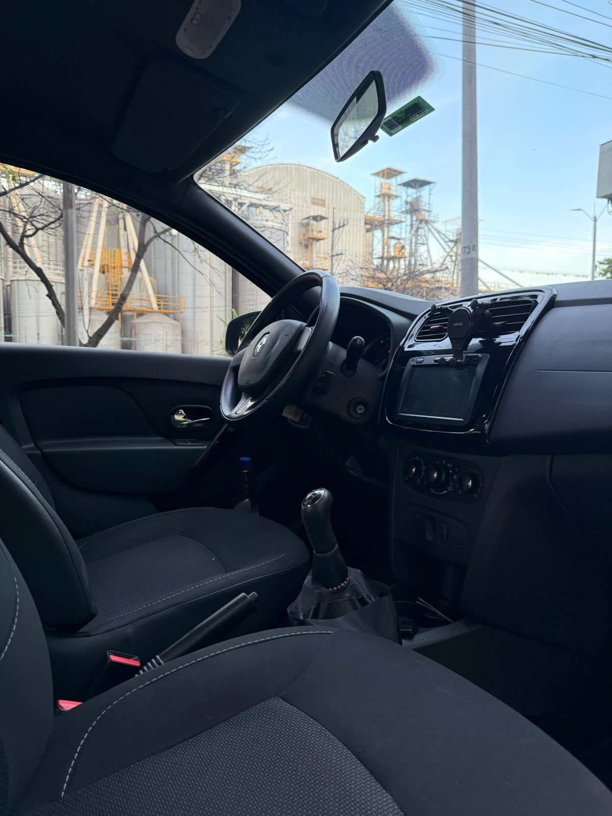 Renault Logan — foto 10 de 12