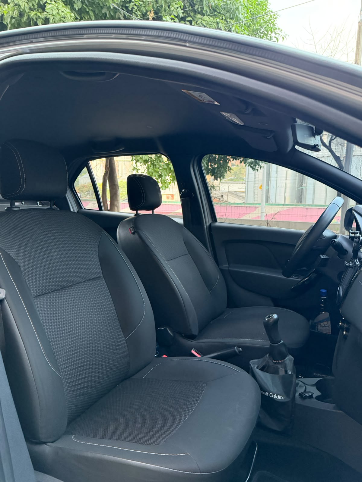 Renault Logan — foto 12 de 12