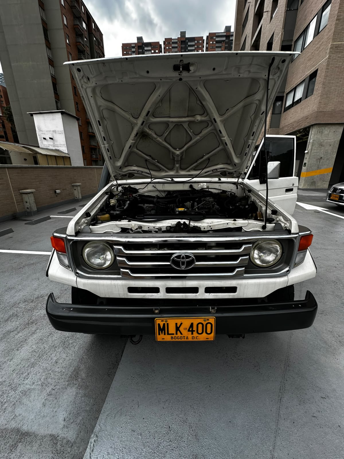 Toyota Land Cruiser — foto 6 de 13