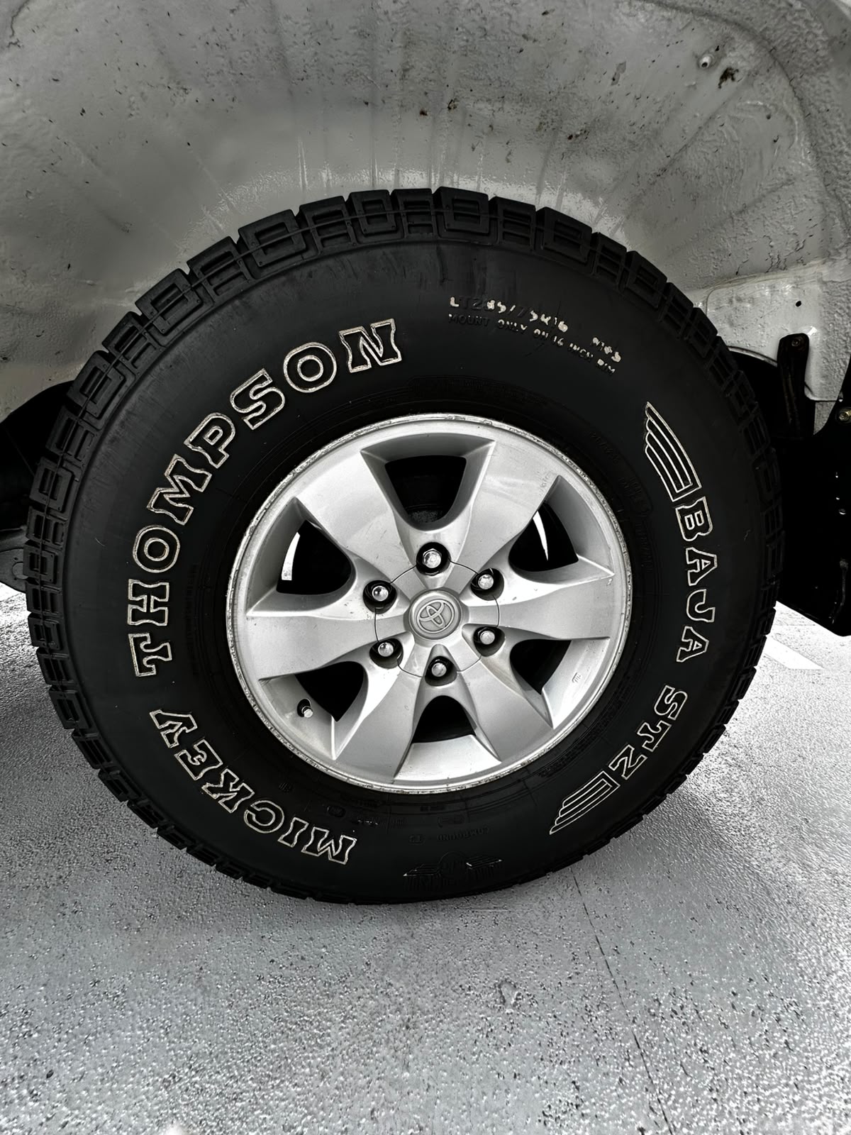 Toyota Land Cruiser — foto 8 de 13