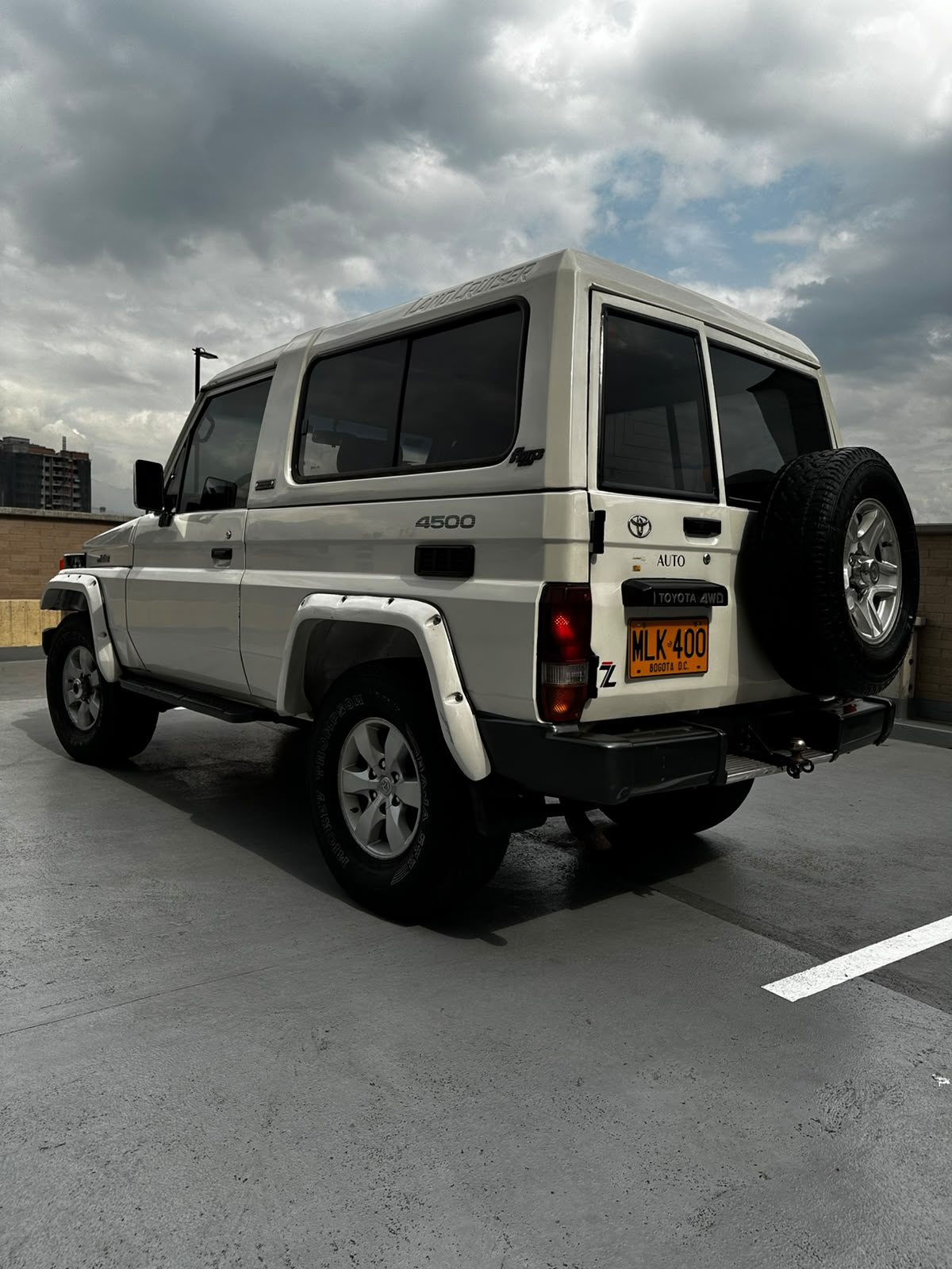 Toyota Land Cruiser — foto 4 de 13